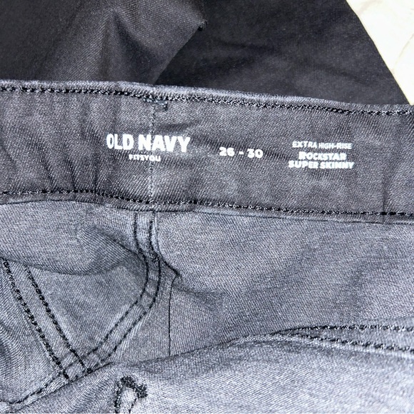 Old Navy Extra High Rise Black Skinny Jeans NWT - Picture 3 of 3